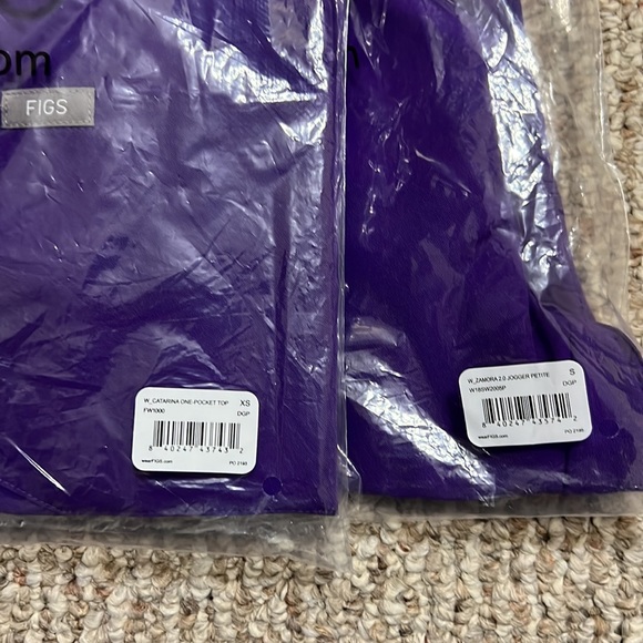 FIGS Scrub Set Catarina Top/ Zamora Jogger Digital Grape - Picture 2 of 4